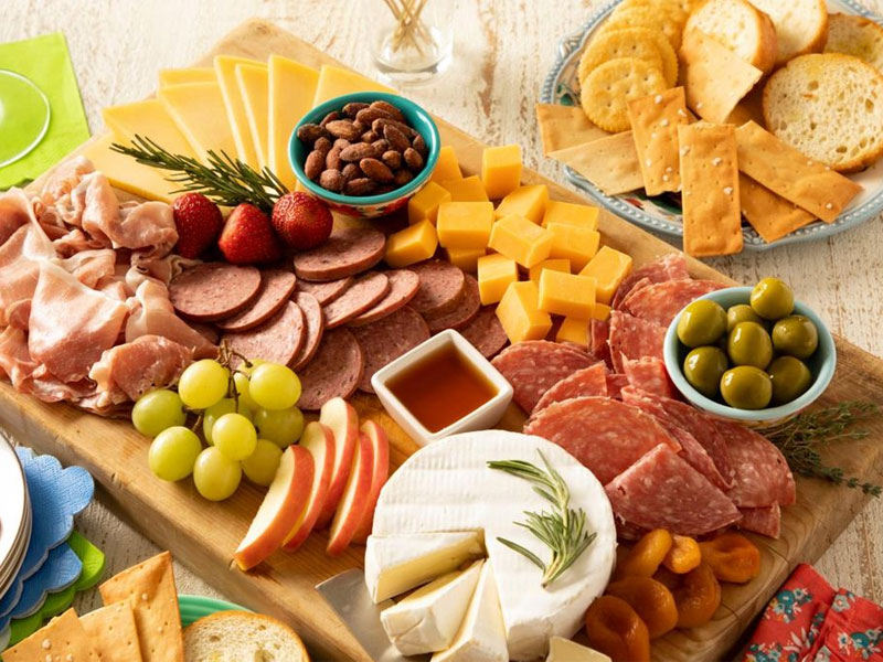 Ingredients-for-making-a-charcuterie-board