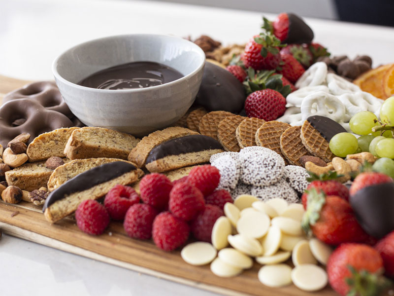 fruit-and-chocolate-charcuterie-board-1