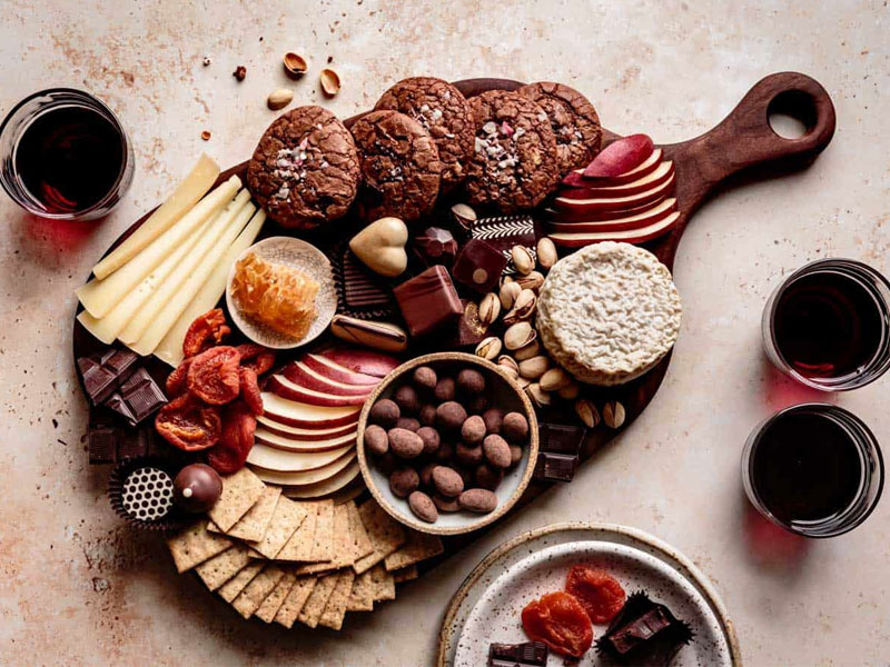 fruit-and-chocolate-charcuterie-board